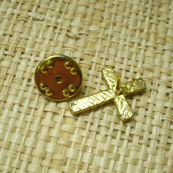 Vintage Gold Metal Cross Lapel Pin or Tie Tack - Picture 5 of 10